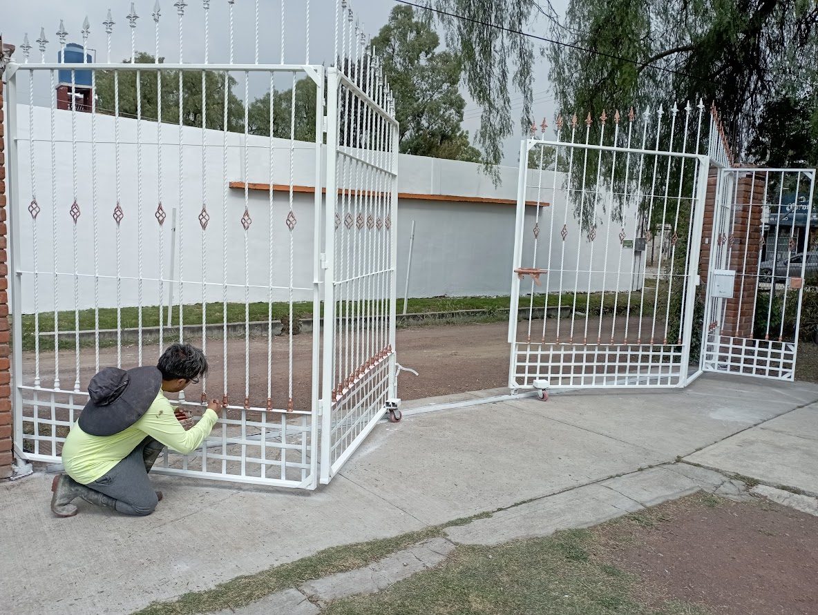 Portón de herrería instalado